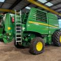 JD T550i - Only 403 & 547hrs.